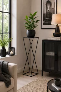 Moderner Blumenständer 91 cm aus Metall – Schwarzer Pflanzenständer im Industrial Design